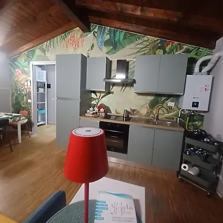 D E C A D E N C E -wine Calling! Apartamento Rovato