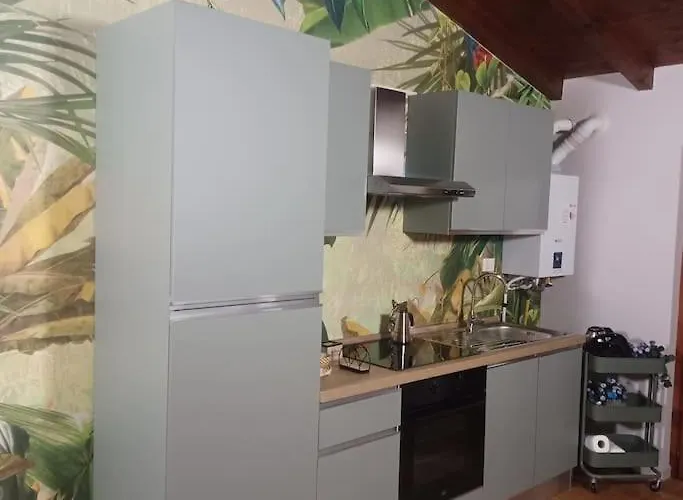 Apartamento D E C A D E N C E -wine Calling! Rovato