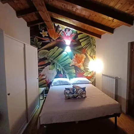 Appartement D E C A D E N C E -wine Calling!