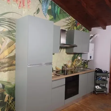 Appartement D E C A D E N C E -wine Calling! Rovato